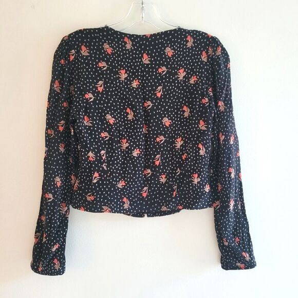 FIVESEVENTYFIVE cropped V-neck long sleeve blouse - Picture 7 of 12